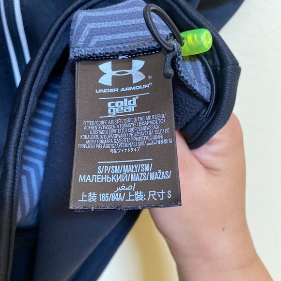 Under armor vest in black - Picture 4 of 5